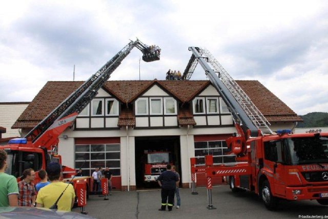 2011-06-16 -71- Vorfuehrung Hubrettungsfahrzeuge